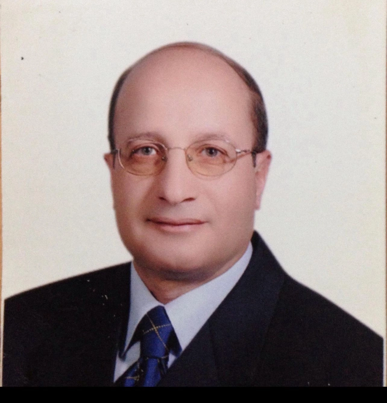دكتور اسامة محمود عويشة استشارى طب الأطفال