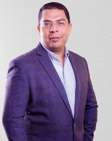 أ د / أحمد طلحة أستاذ جراحة جهاز الهضمى و اورام