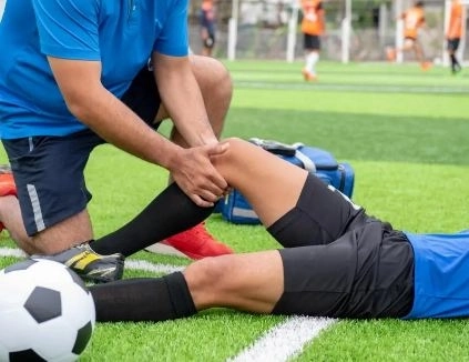 علاج إصابات الملاعب وتمزقات الأربطة مع دكتور عماد عبد العاطي :