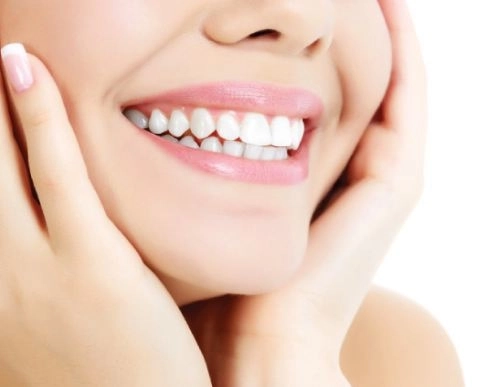 تجميل الأسنان وابتسامة هوليوود مع دكتور عبد الرحمن رؤوف