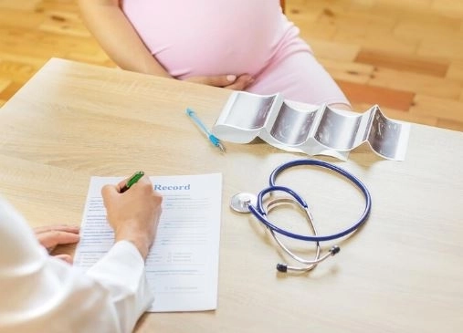 الحمل الحرج: الأسباب، المخاطر، وطرق الوقاية والعلاج