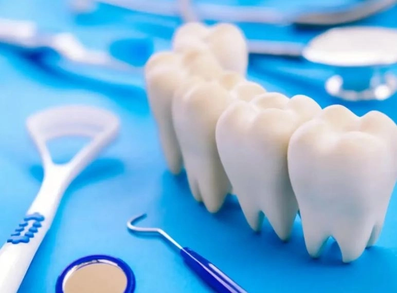 التركيبات التجميلية الدقيقة مع دكتور بيتر إميل 