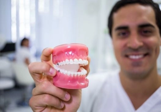 التركيبات الثابتة (بورسلين – زيركون): استعادة الابتسامة بأعلى درجة