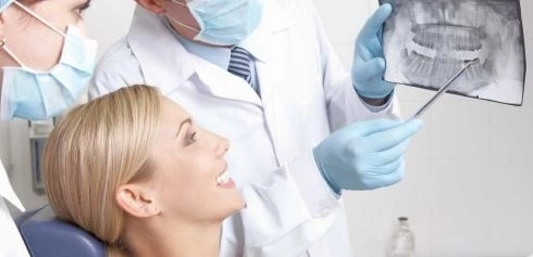 جراحة الوجه والفكين: التخصص الدقيق لحل مشكلات التشوهات والإصابات 