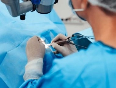 عمليات المياه البيضاء: الحل الفعال لاستعادة وضوح الرؤية