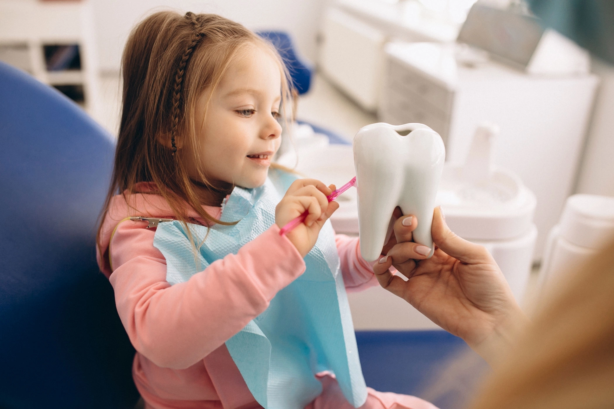 طب أسنان الأطفال مع رعاية خاصة فى جميع الأعمار مع مركز تاج لطب الأسنان