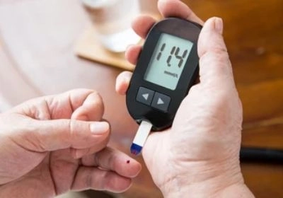 تشخيص ومتابعة حالات السكري لجميع الأعمار مع دكتورة منى زيادة