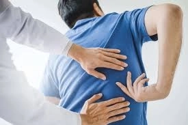 العلاج الطبيعي لآلام العمود الفقري مع دكتور علي سالم