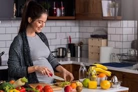 تغذية الحوامل والمرضعات لدعم صحة الأم والجنين من دكتورة أمل الماحي