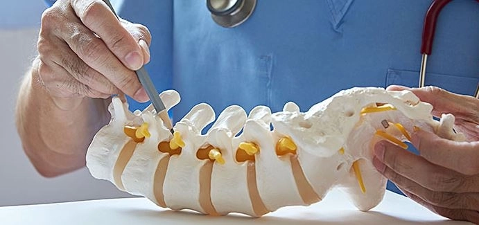 جراحات العمود الفقري.. حلول متقدمة مع دكتور سامح رجب جراحات العمود الفقري.. حلول متقدمة مع دكتور سامح رجب