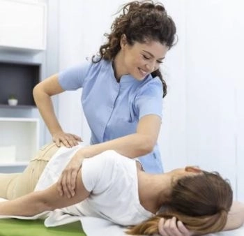 فوائد العلاج الطبيعي للأعصاب مع مركز نبراس بروبلس 