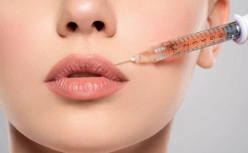 حقن البوتكس والفيلر لتجميل الوجه مع دكتورة ايمان لبيب حقن البوتكس والفيلر لتجميل الوجه مع دكتورة ايمان لبيب