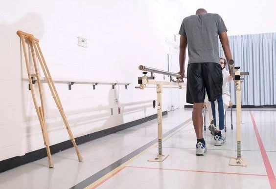 تأهيل إصابات الملاعب: المراحل، التقنيات الحديثة مع دكتور مينا سمير 